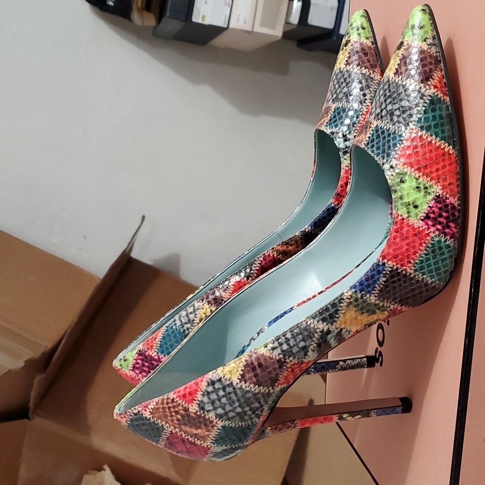 NIB sz 42 $490 Aera heels